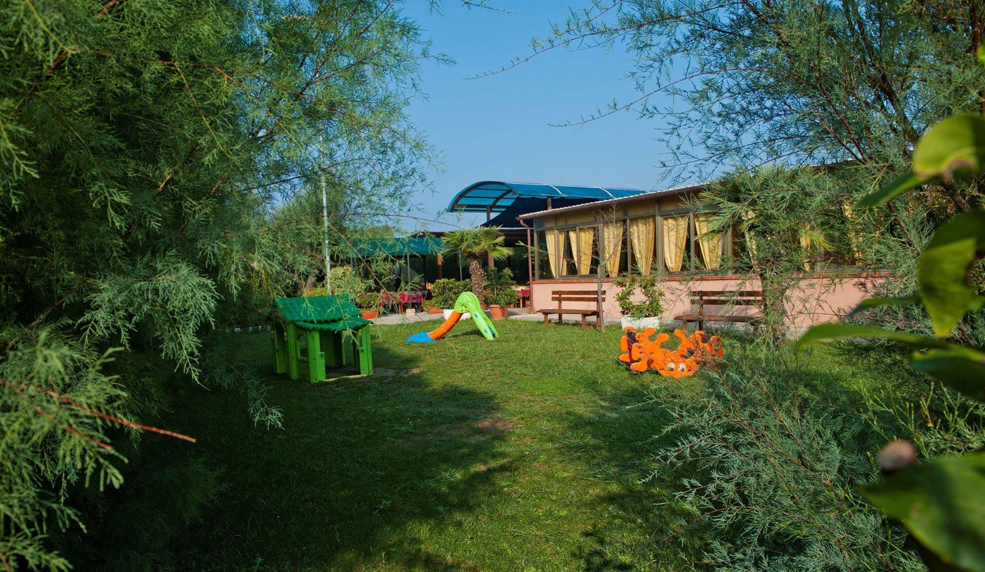 New Camping Le Tamerici Чечина Екстериор снимка