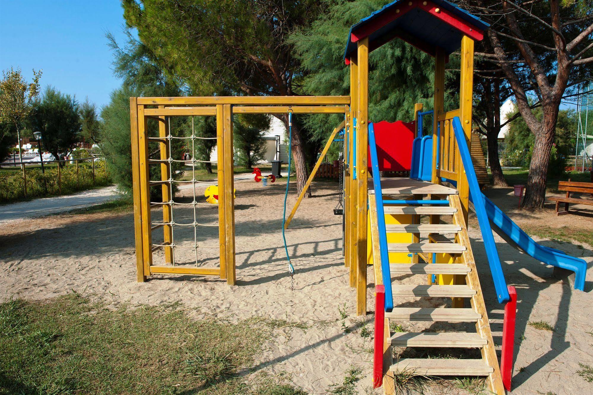New Camping Le Tamerici Чечина Екстериор снимка