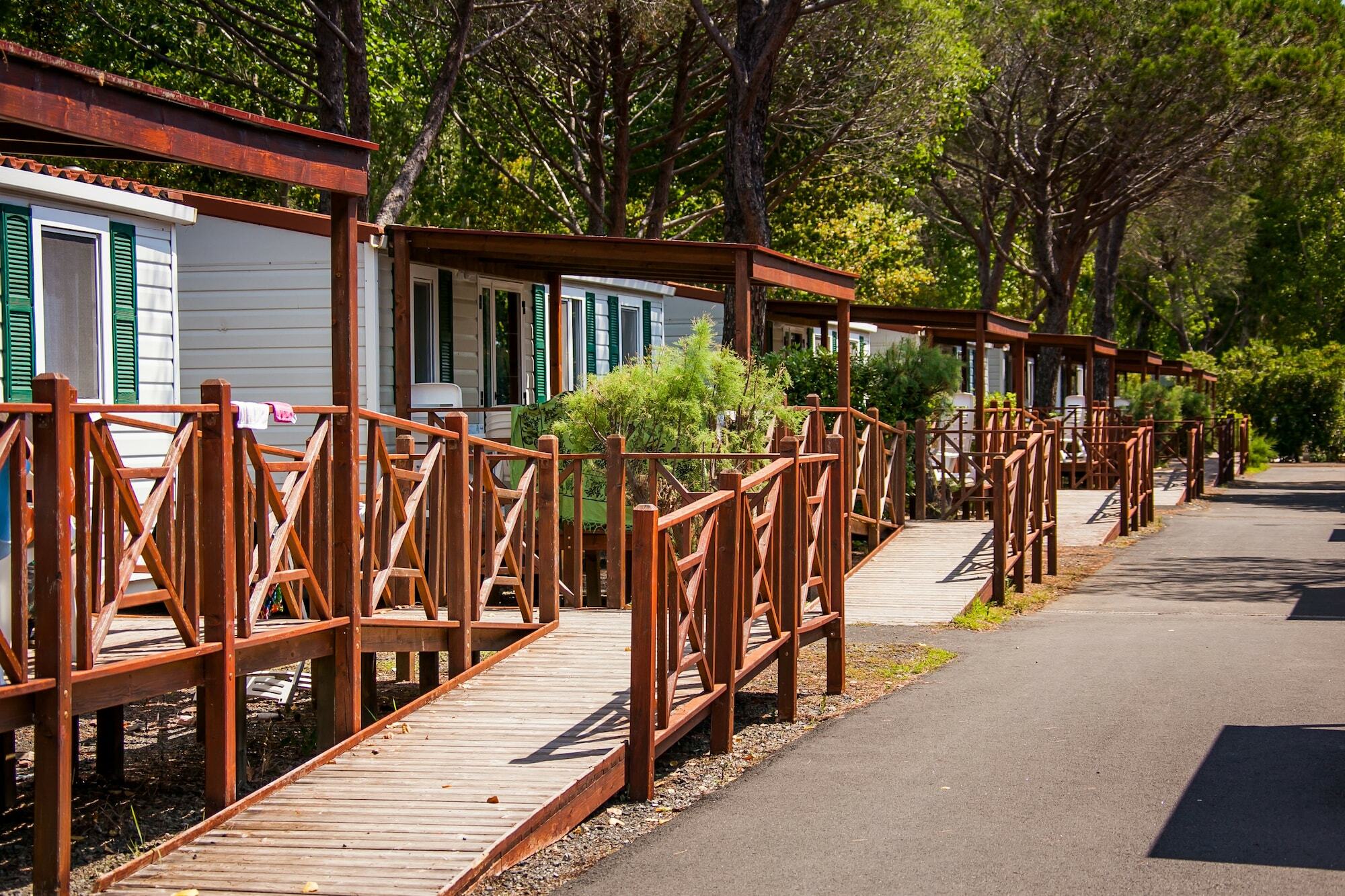 New Camping Le Tamerici Чечина Екстериор снимка